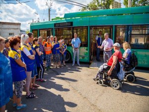 Красноярск. Инвалид-колясочник провел инструктаж для экипажей троллейбусов