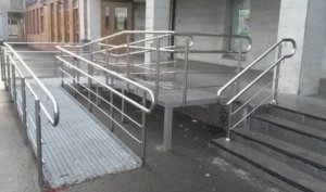 Ханты-Мансийск. «Дорожная карта» повышения доступности городской среды для инвалидов утверждена в муниципалитете