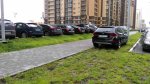 Владивосток. В городе наказали тех, кто паркует машины на газонах