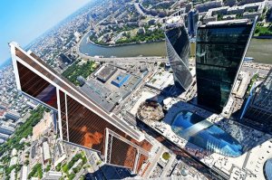 «Строительство». Московские небоскребы: вызов времени или новый семейный формат жилья?